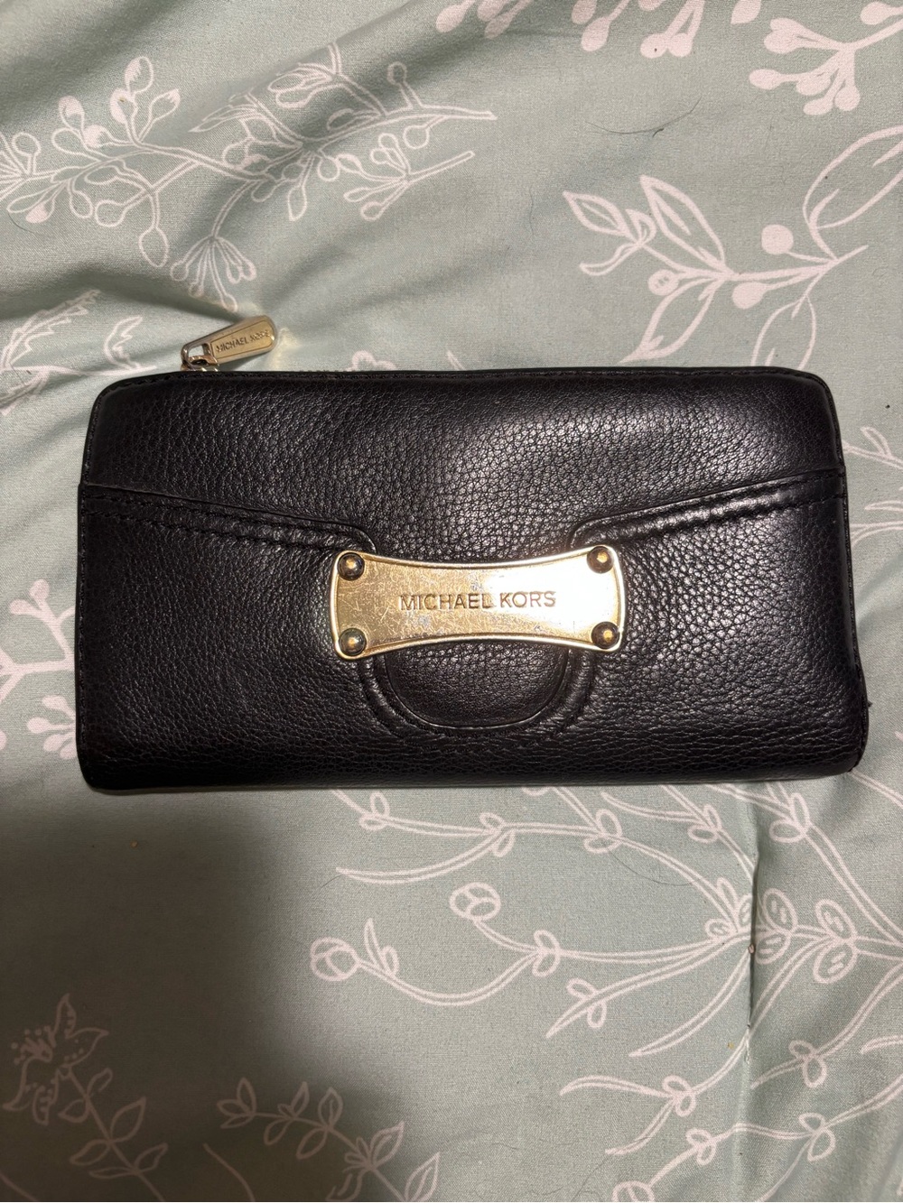 MICHALE KORS Black Leather Saratoga Zip Around Continental Wallet